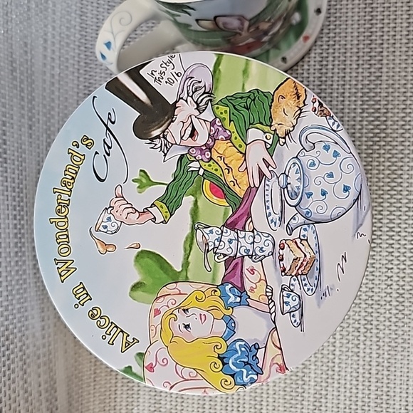 **Title:** New Paul Cardew Alice in Wonderland Coffee Mug in Collector’s Tin – D - Picture 4 of 8
